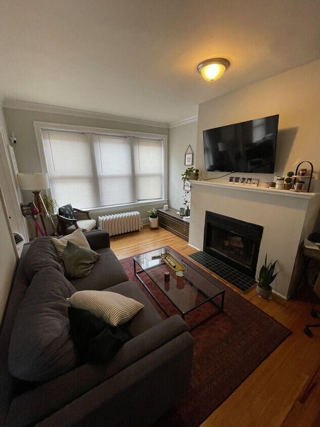 Foto principal - 1 bedroom in Chicago IL 60657