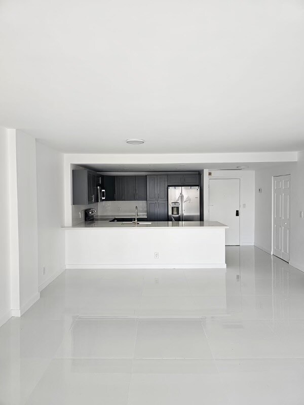 Building Photo - 3800 S Ocean Dr