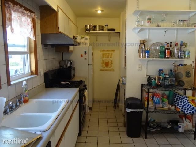 Foto del edificio - 3 br, 1 bath  - 16A Priscilla Road #BS