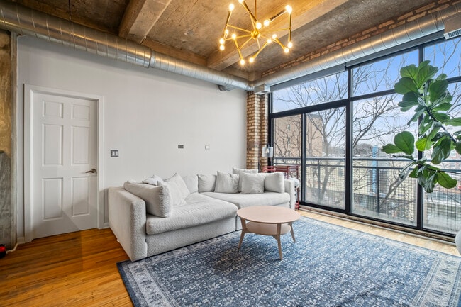 Foto del edificio - 6135 N Broadway