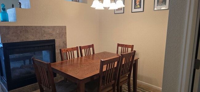 Foto del edificio - Welcome to your dream townhouse located in the vibrant community of Thornton