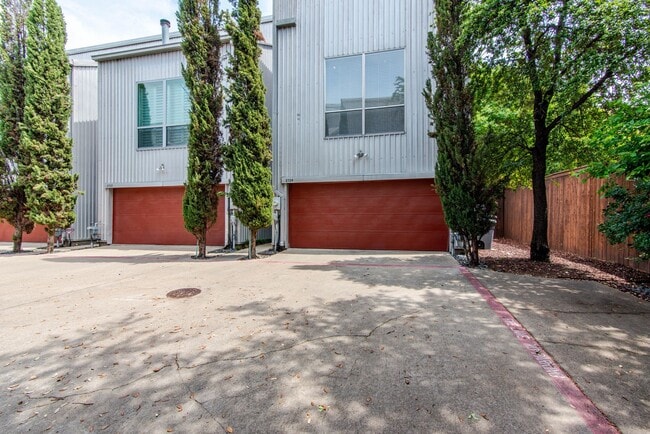 Photo - Stunning Contemporary 3-Story 3/2/2 Townho... House