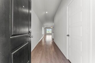 Building Photo - 603 Levine Ct