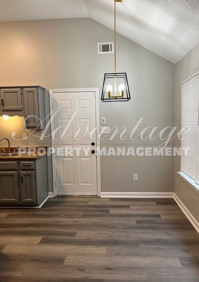 Foto del edificio - Newly Renovated Home In River Oaks