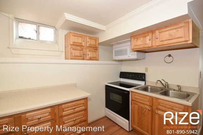 Building Photo - 562 S 1000 E