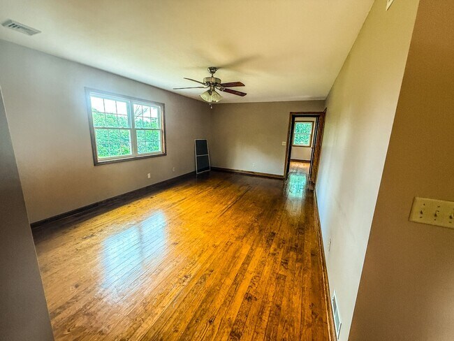 Foto del edificio - 4BD 2.5 BA Home with Acreage in Tippecanoe