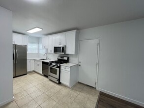 Building Photo - 4962 S Centinela Ave