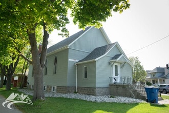 Building Photo - 88 Grand Ave E