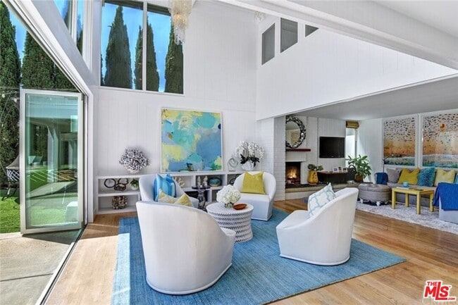 Building Photo - 1438 Santiago Dr