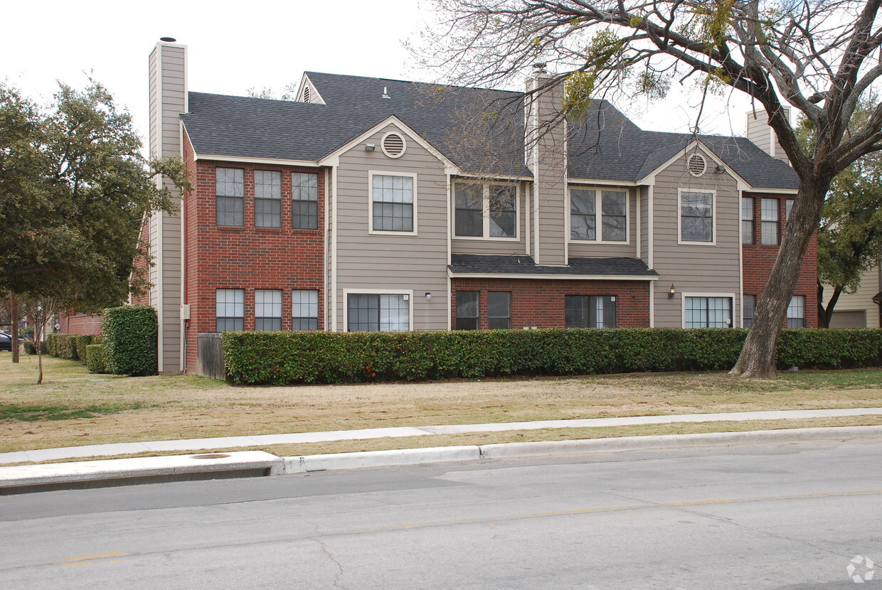 Primary Photo - Williams Bend Townhomes