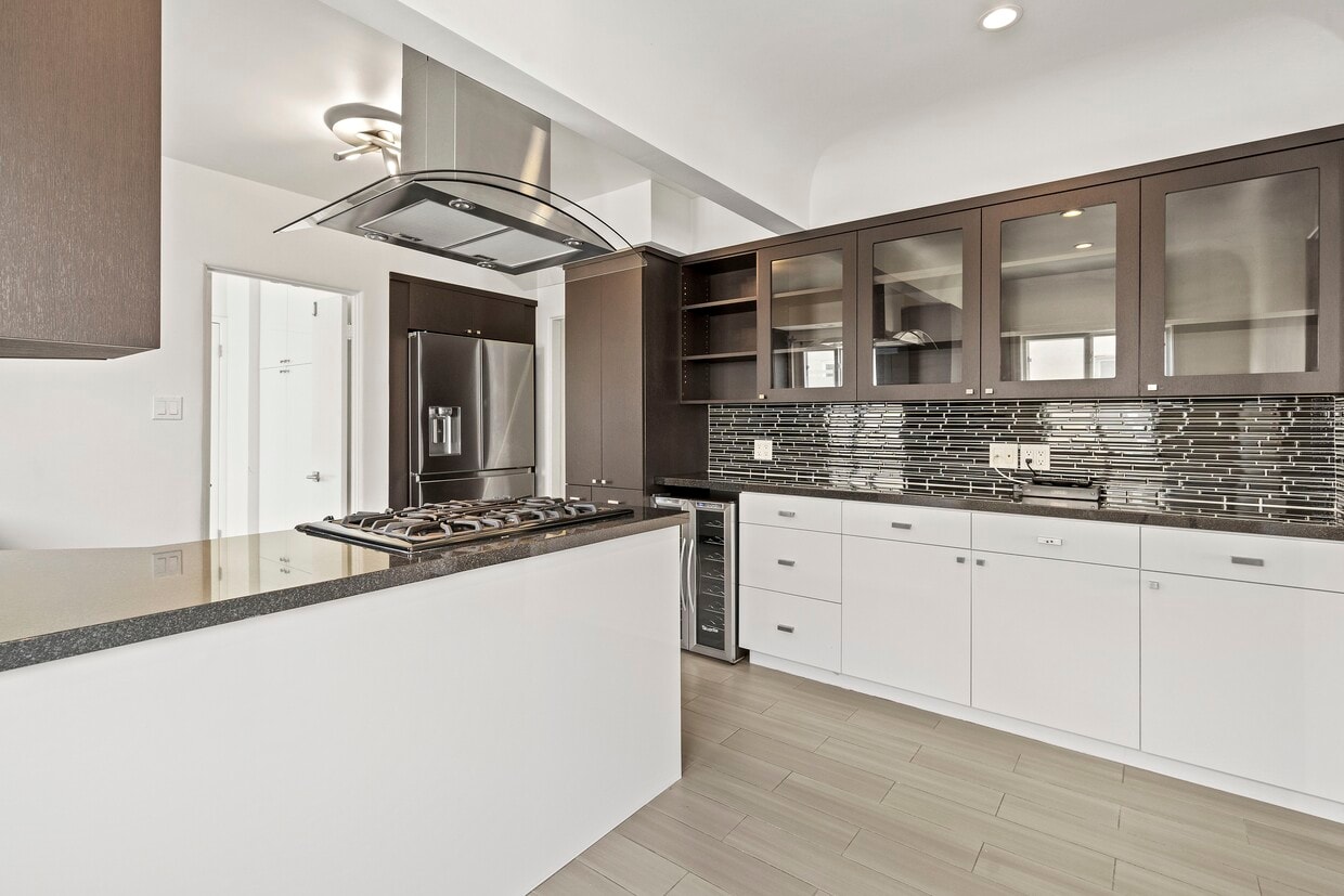 Kitchen Main Photo - 7930 W 4th St