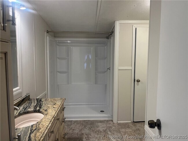 Foto del edificio - 6124 Heath Hawkins Ct