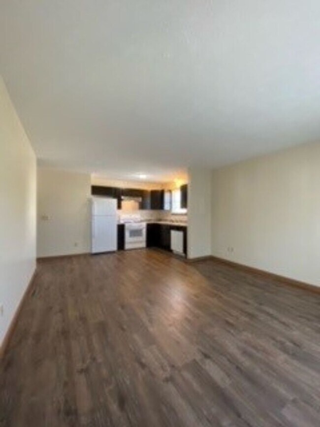 Building Photo - 213 Stonewall Ct