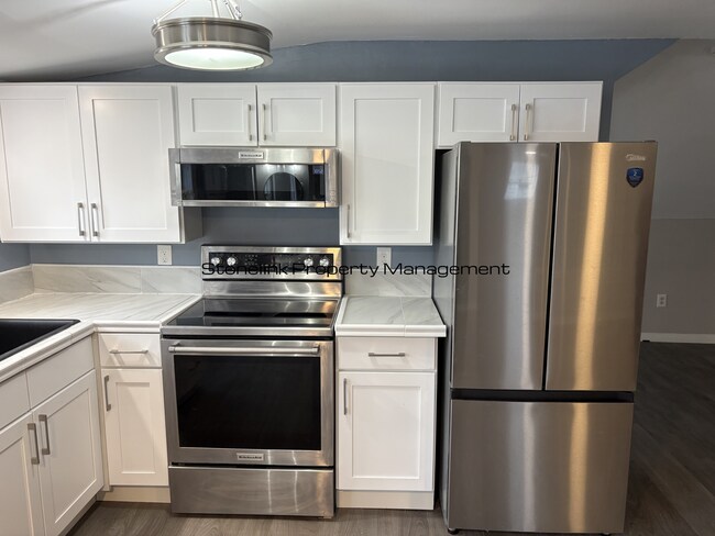 Building Photo - 1899 Smith St