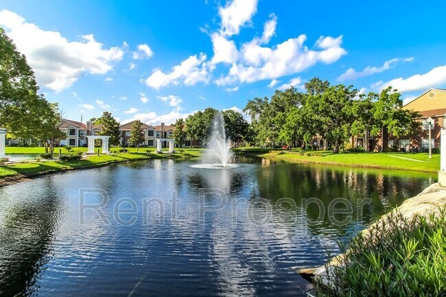 Foto del edificio - 5545 Devonbriar Way