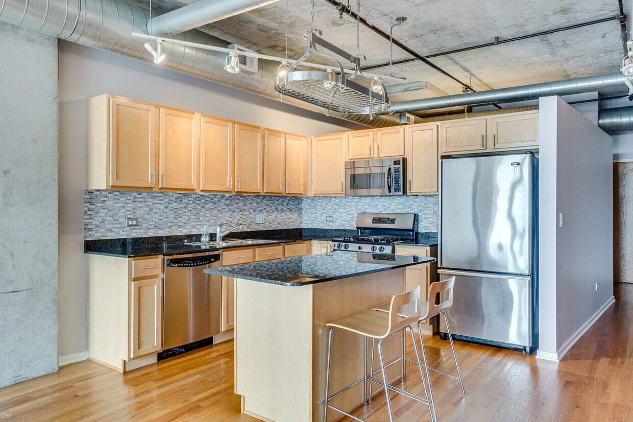 Kitchen - 933 W Van Buren St