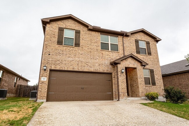 Foto del edificio - Bright & Spacious 5-Bedroom, 3-Bath Home i...