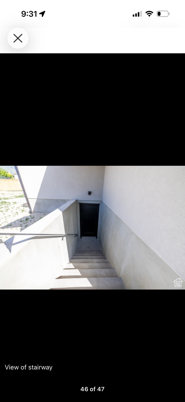 Entrance - 361 E Ventura Blvd