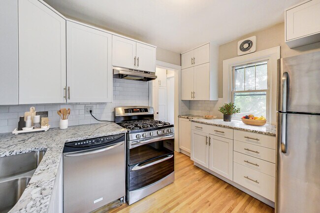 Building Photo - 564 Brimhall St