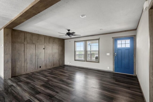 Building Photo - 104 Pineapple Sage Cv