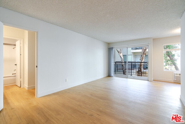 Building Photo - 1352 S Carmelina Ave