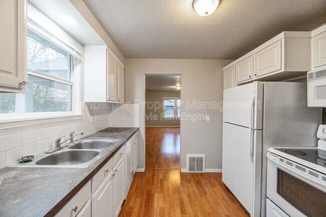 Foto del edificio - 111 S Barker Rd