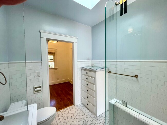 Foto del edificio - 3218 E 2nd St