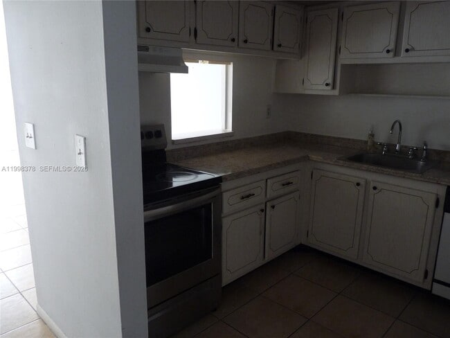 Foto del edificio - 14525 N Kendall Dr