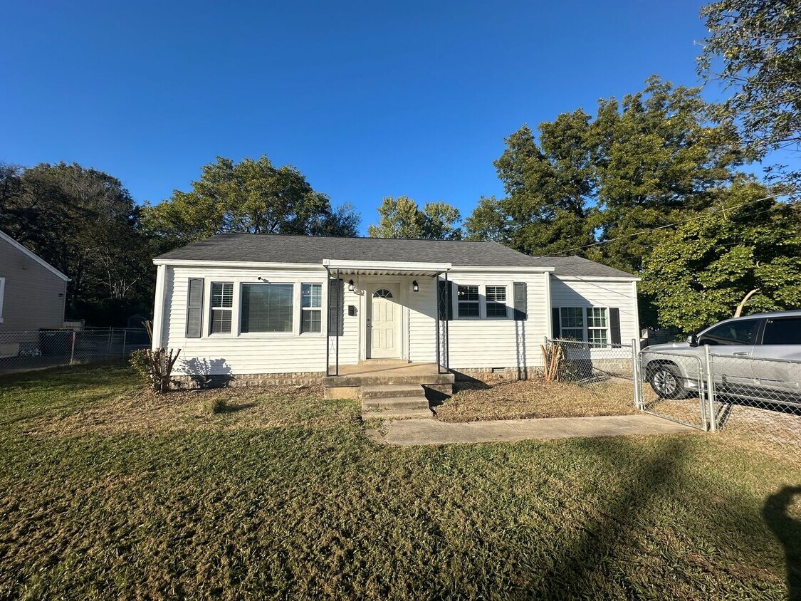 Primary Photo - FOR LEASE - 3 bed, 2 bath, 1400 sqft singl...