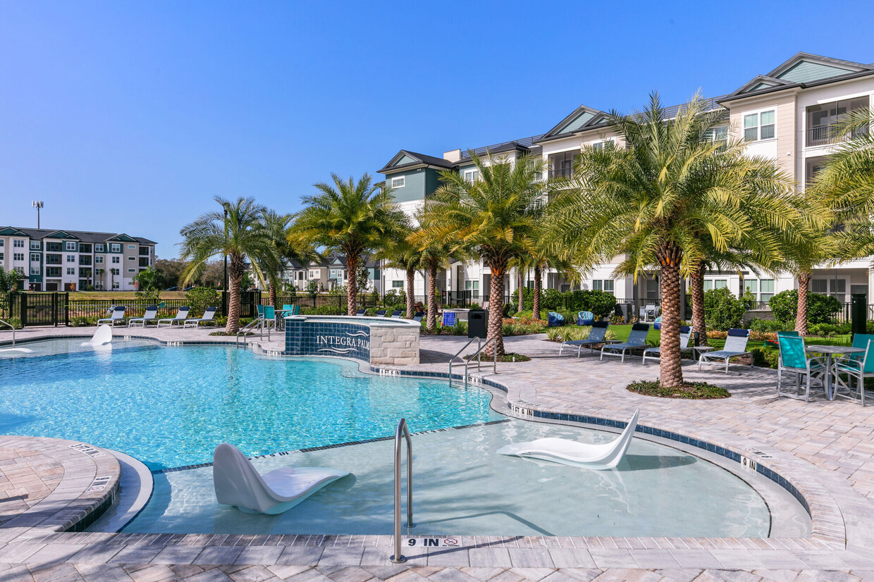 Piscina con estilo de centro turístico - Integra Palms