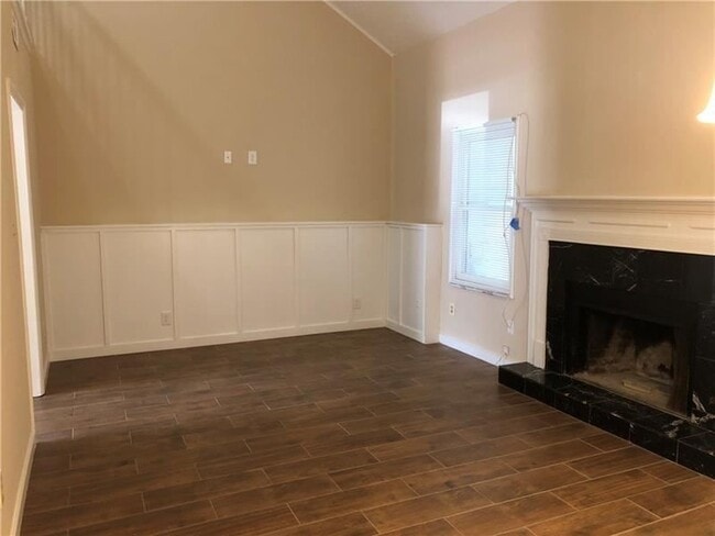 Building Photo - 3-bedroom Town Home --Available February 1...