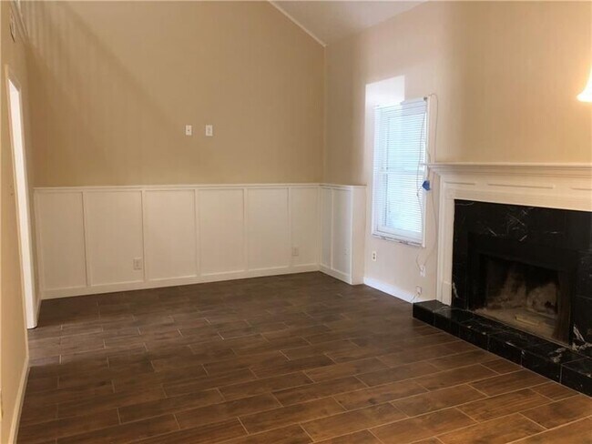 Foto del edificio - 3-bedroom Town Home --Available February 1...