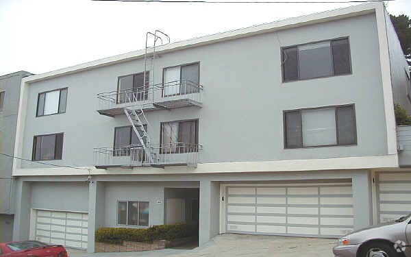 Primary Photo - 490 Hill St