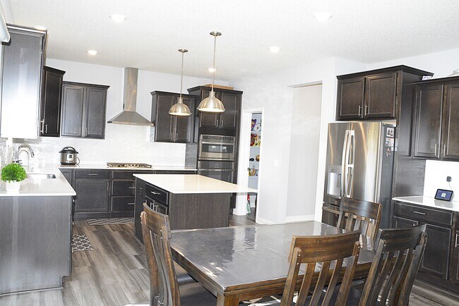 Foto del edificio - 1566 Edgebrook Ln