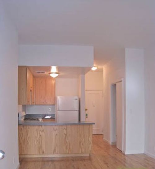 Building Photo - 545 W 48th St
