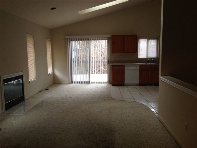 Building Photo - 3 br, 2 bath Condo - 6550 Pontiac Lake Road