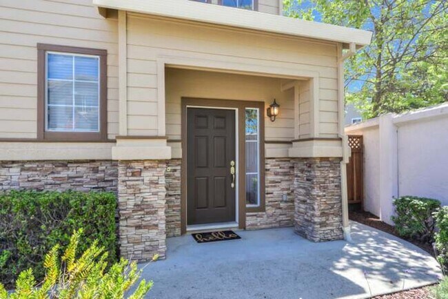Foto del edificio - Gorgeous Home | Desirable Location | A/C