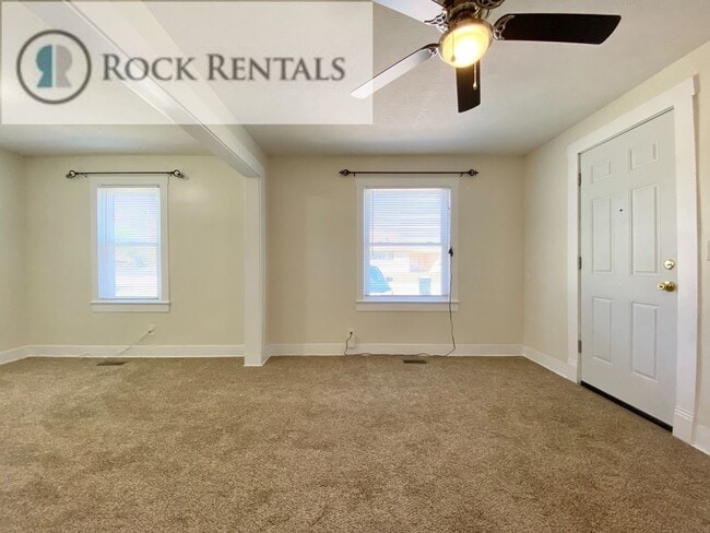 Building Photo - Updated 3 Bed 1 Bath with Small Fenced Backyard