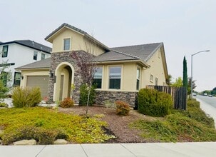 Building Photo - 1667 Santana Ranch Dr