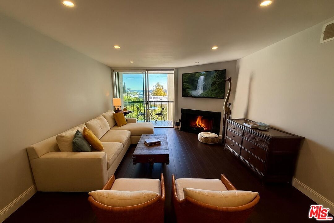 Foto principal - 8530 Holloway Dr