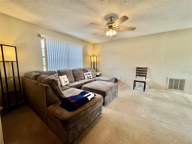 Foto del edificio - 13188 Delbarton St