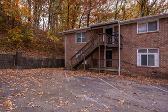 Building Photo - 800 Lullwater Rd