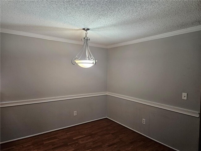 Building Photo - 2520 Huntingdon Chase