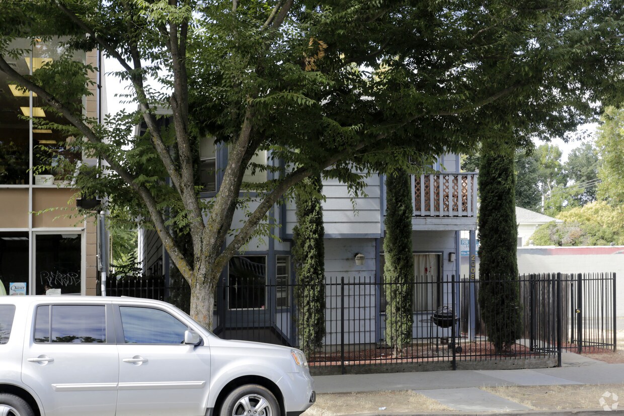 Building Photo - 2008 P St