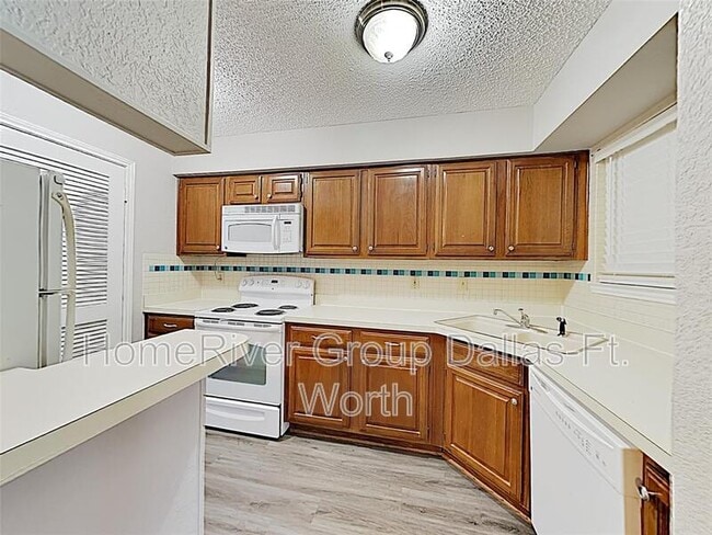 Building Photo - 2105 Calico Ln