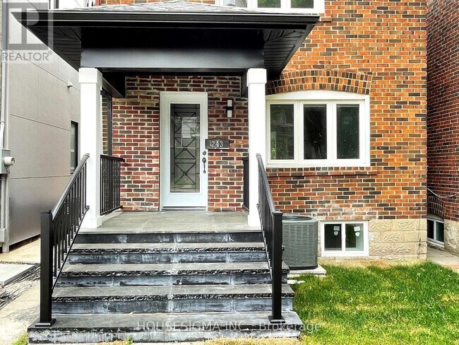 Photo du bâtiment - 243 Windermere Ave