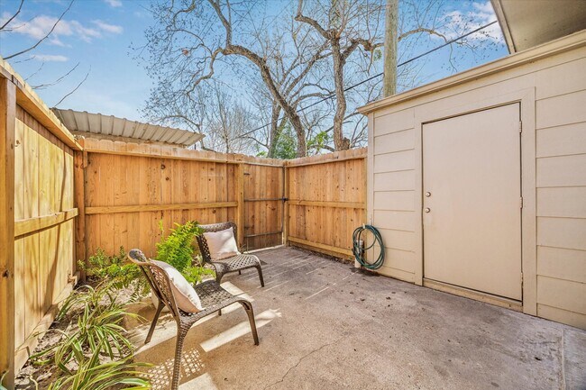 Foto del edificio - 14703 Barryknoll Ln