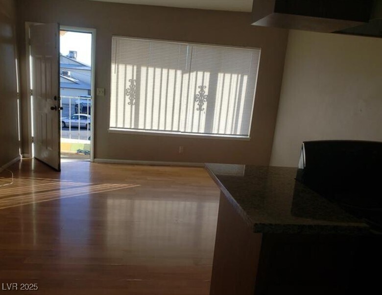 Foto del edificio - 3100 E Carey Ave