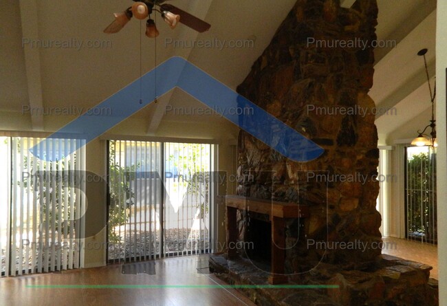 Foto del edificio - AVAILABLE NOW!!! Stunning 4-Bed, 3-Bath Ho...