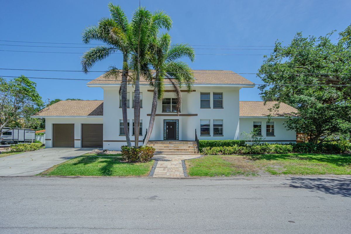 Primary Photo - 2114 S Venus St